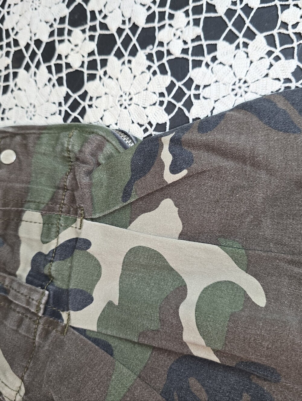 Almost Famous Pleated Skort, Camo Skirt / Shorts, Womens Small - Picture 3 of 7